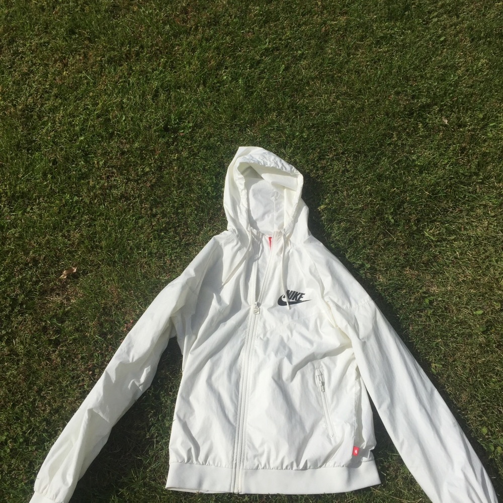 Nike women’s windbreaker